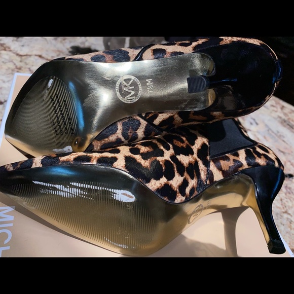 Stylish Michael Kors Booties - Picture 7 of 14